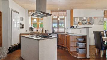 Réfrigérateur, four, plaque de cuisson, lave-vaisselle