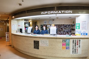 Reception - Men's only Capsule Hotel Asahi Plaza Shinsaibashi (Osaka)