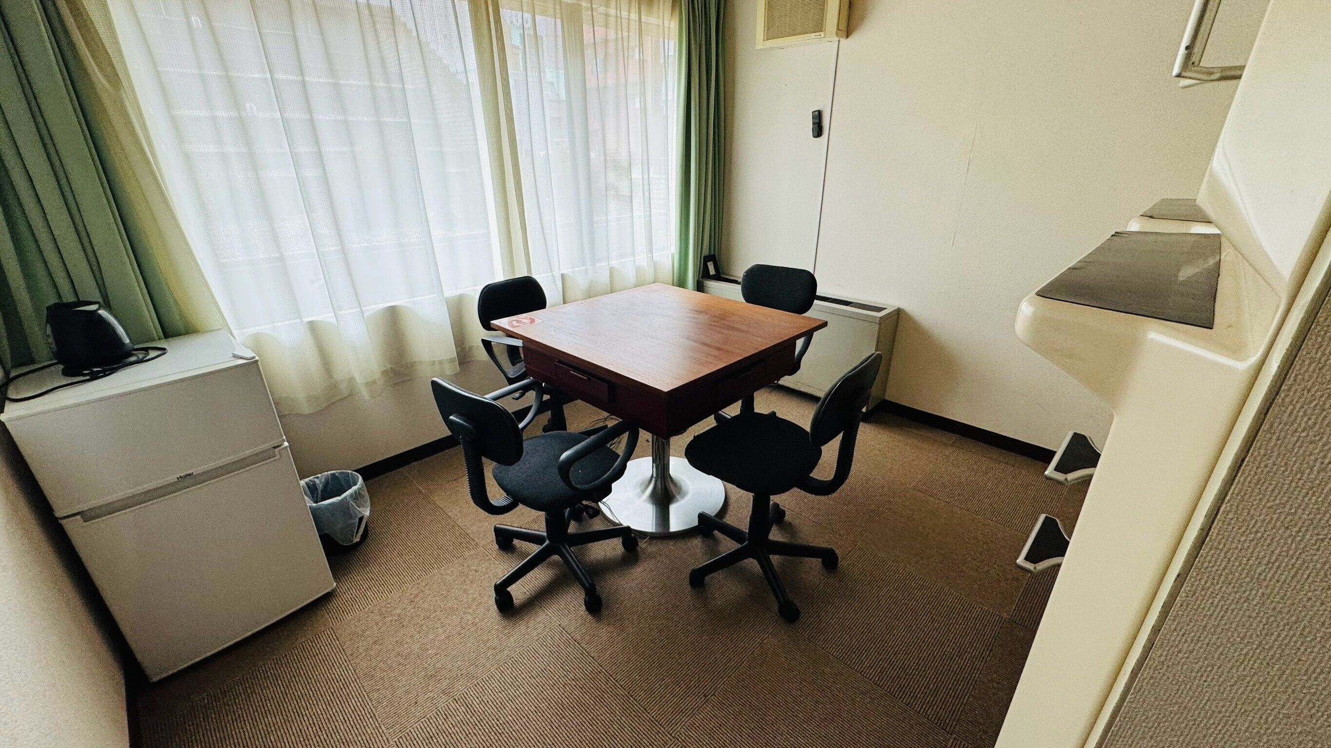 4 人部屋 | WiFi (無料)