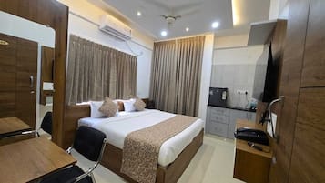 Een bureau, een laptopwerkplek