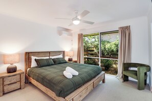 4 chambres, fer et planche à repasser, lit parapluie, Wi-Fi gratuit