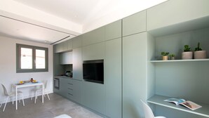 A modern kitchen with a dining area, built-in appliances, and a window. - The Met Suite 3, elegant stay centrally in Rethymno! (Rethymno)