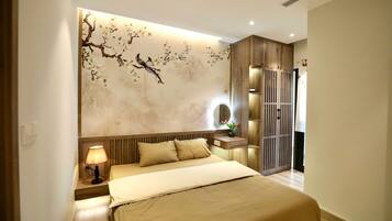 2 bedrooms, desk, laptop workspace, blackout drapes