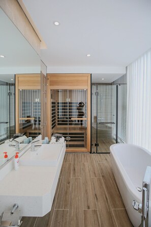 Superior Apartment, 3 Bedrooms, Kitchen, City View | Bathroom - Onsen Landmark Luxury Apartments (Van Giang)