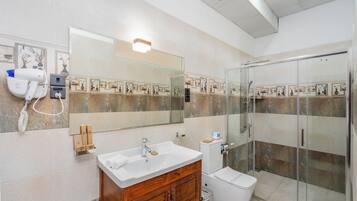 Deluxe Double Room, Mountain View | Bathroom | Free toiletries, hair dryer, towels, soap