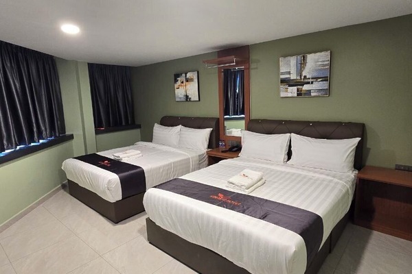 Family Room | Iron/ironing board, WiFi (free), bed sheets