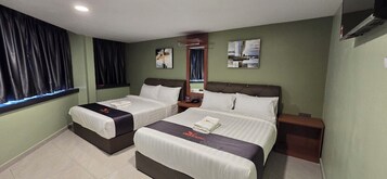 Tabla de planchar con plancha, wifi gratis y ropa de cama 