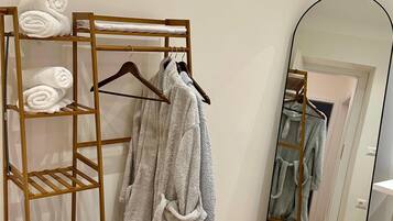 2 habitaciones, tabla de planchar con plancha y wifi