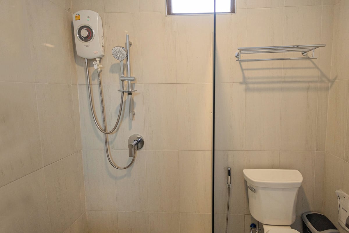 Family Oda | Banyo | Duş, geniş duş başlığı, havlu, sabun