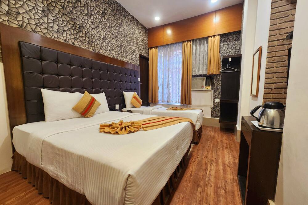 HOTEL RAUNAK