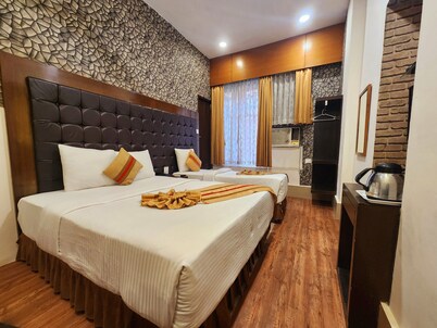 HOTEL RAUNAK