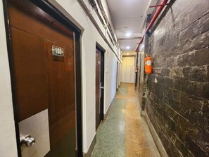 Lobby - HOTEL RAUNAK (Kolkata)