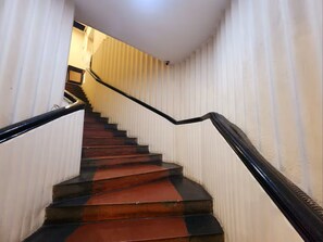 Lobby - HOTEL RAUNAK (Kolkata)