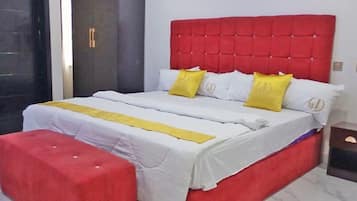 Habitació clàssica, 1 llit de matrimoni, no fumadors | 1 dormitori, escriptori i espai de treball apte per a portàtils