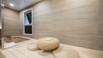 Pyeonbaek | Bad | Hรฅrfรธner, hรฅndklรฆr, sรฅpe og sjampo