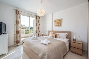 2 bedrooms, iron/ironing board, WiFi, bed sheets