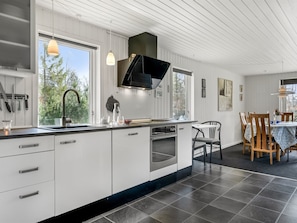 Fridge, dishwasher, cookware/dishes/utensils