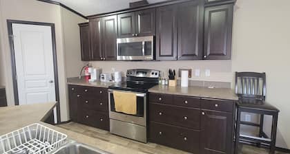 Guest suite in town-2 bedrooms/private kitchen