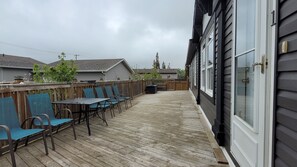 Outdoor dining - Guest suite in town-2 bedrooms/private kitchen (Stettler)