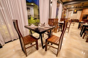 Daily continental breakfast for a fee - Limeshine Airport Transit Residence (Kurana,Katunayaka)