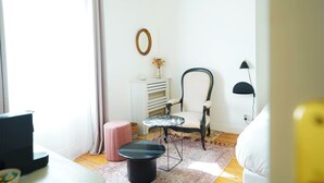 Superior Double Room, Courtyard View - La Maison Galiène (Bordeaux)