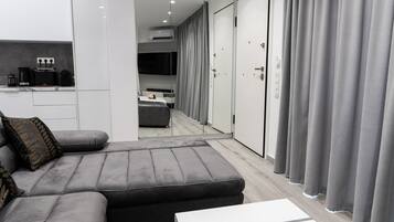 Casa, 2 quartos, varanda, vista para a cidade | Sala de estar