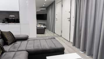 Casa, 2 habitaciones, patio, vista a la ciudad | Sala de estar