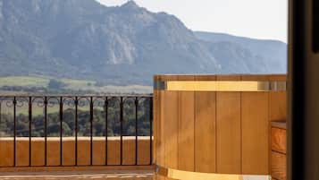 Master Suite "Sous les Toits" | Coffres-forts dans les chambres, fer et planche à repasser