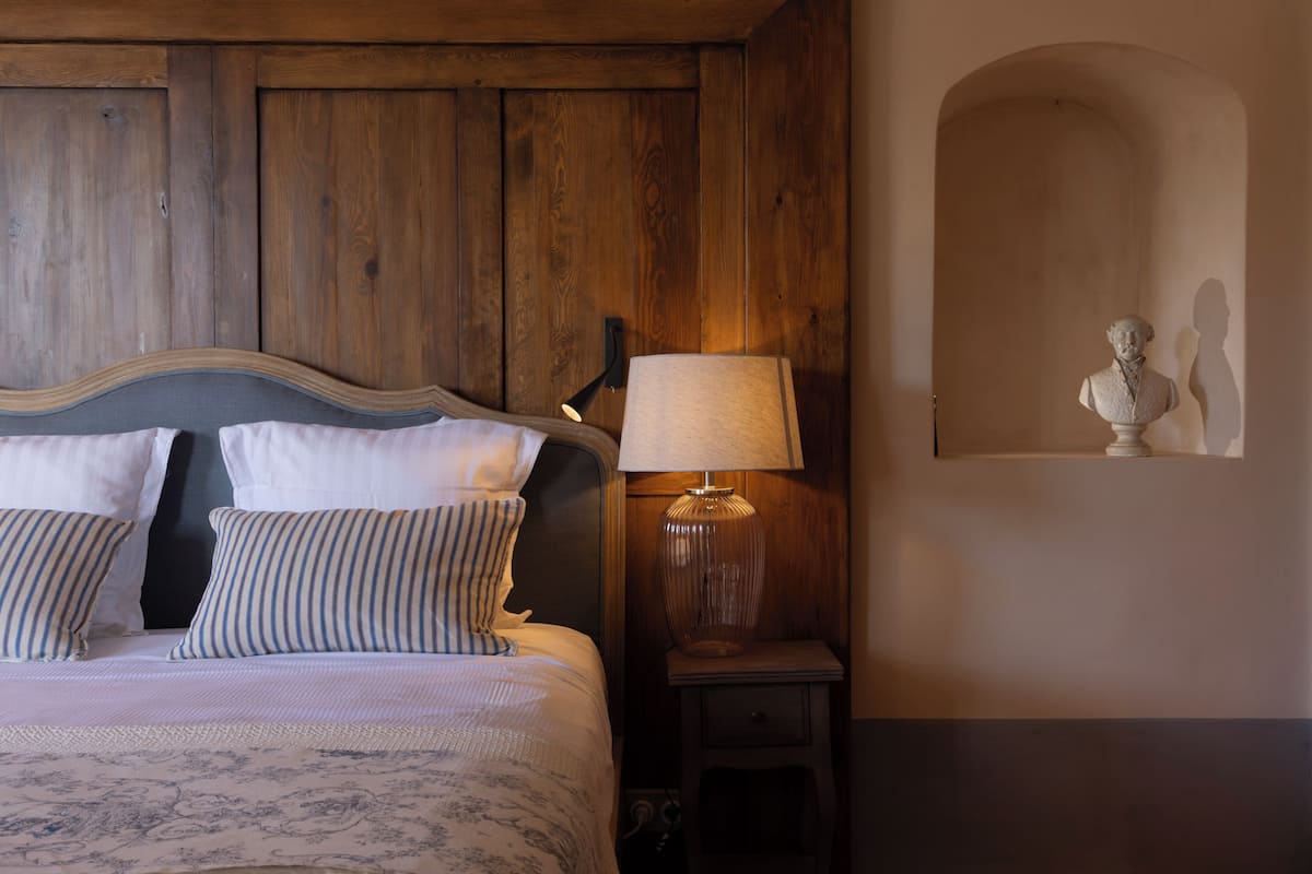 Klassieke kamer | Een kluis op de kamer, een strijkplank/strijkijzer, gratis wifi