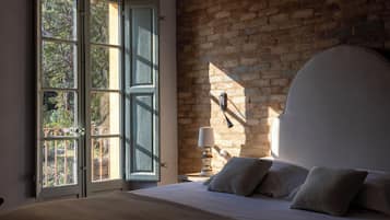 In-room safe, iron/ironing board, free WiFi