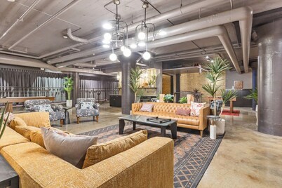 CozySuites NLG with pool, bowling alley, sauna 03