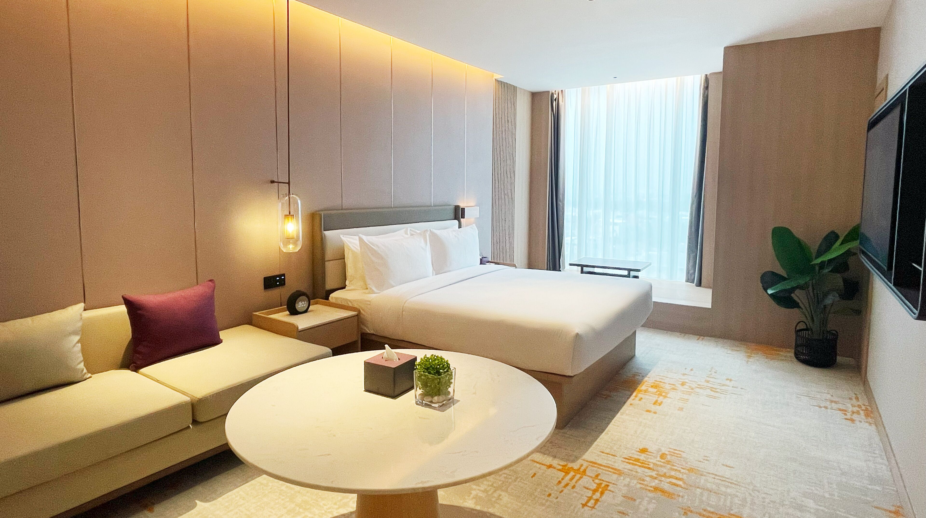 Rom – premier | Sengetøy av topp kvalitet, senger med overmadrass og minibar