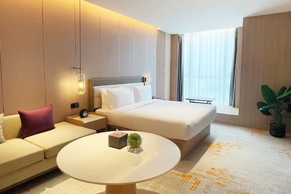 Premier Room | Peralatan tempat tidur premium, tilam berlapik, bar mini