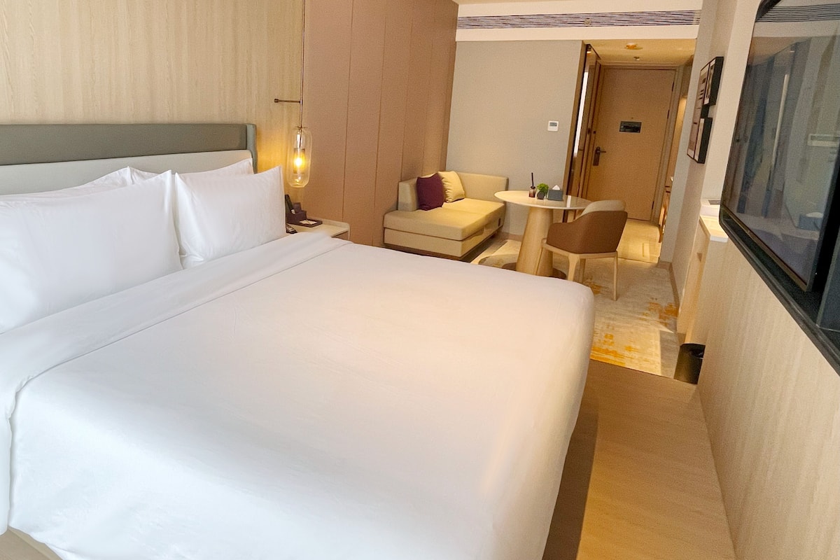Superior Room | 1 bedroom, premium bedding, pillowtop beds, minibar