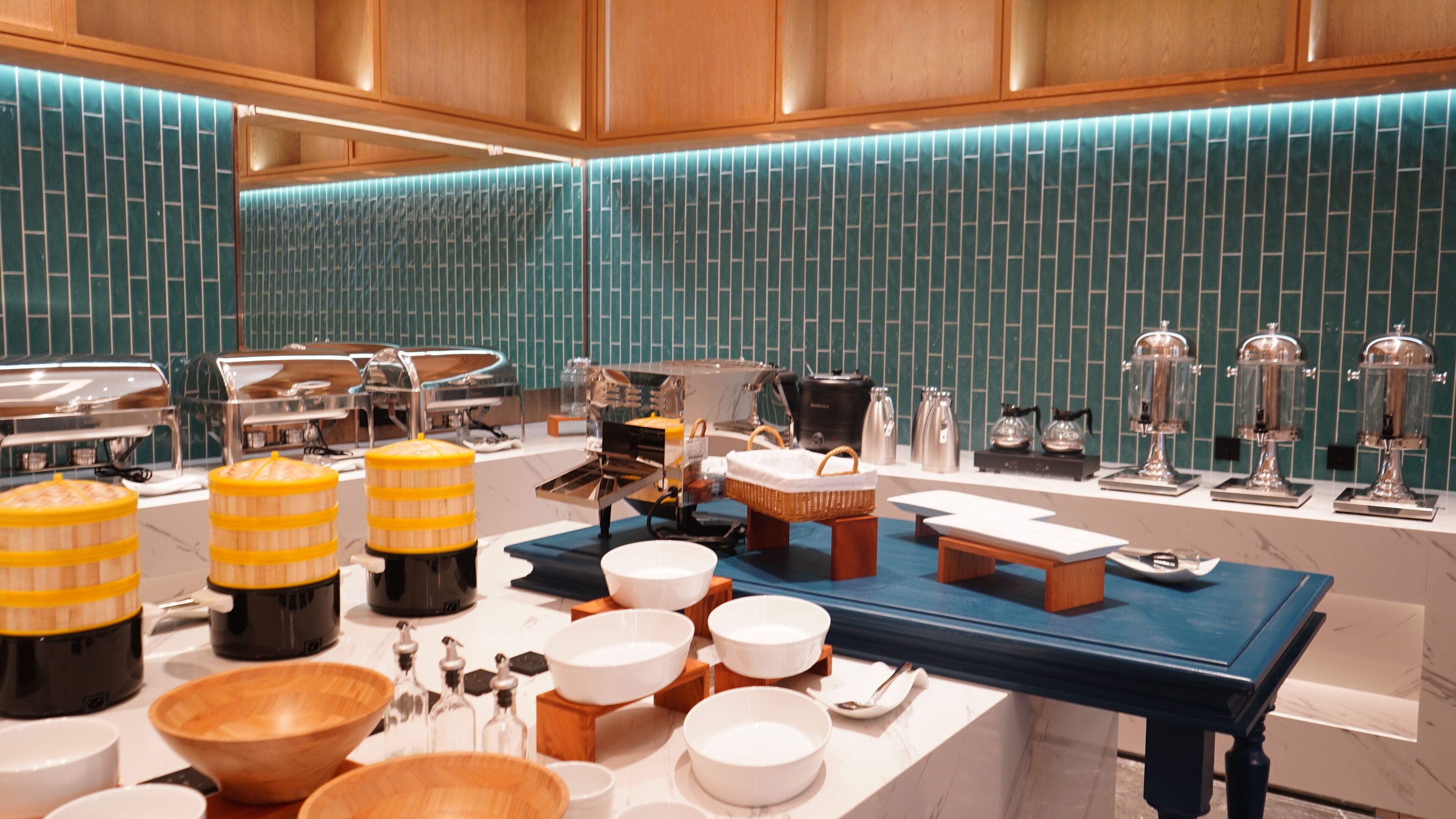 Desayuno buffet (IDR 185966 por persona) 