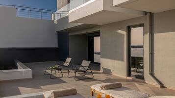 Luxury-Apartment, Balkon, Meerblick | Terrasse/Patio