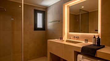 Luxury Apartment, Balcony, Sea View | Bathroom | Hair dryer, towels, soap, shampoo