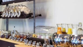 Daily buffet breakfast (CHF 28 per person)