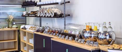 Buffet déjeuner (28 CHF par personne)