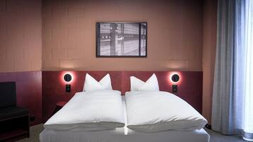 Classic Single Room | Hypo-allergenic bedding, in-room safe, desk, blackout drapes