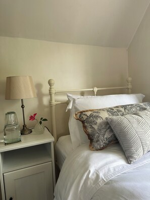 3 Schlafzimmer, Schreibtisch, Bügeleisen/Bügelbrett, Reisekinderbett