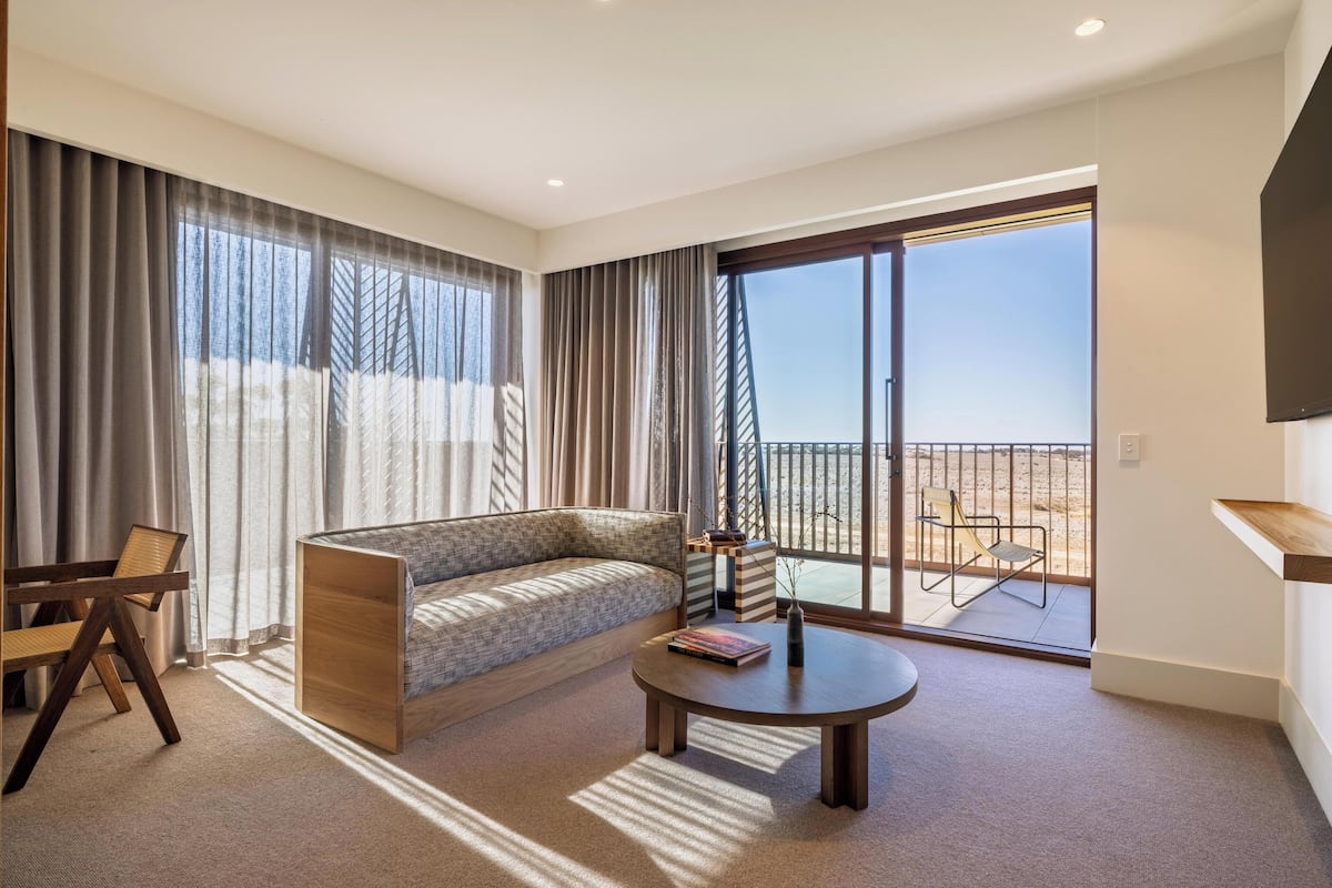 Premium Suite, 2 Bedrooms, Pool View | 1 bedroom, blackout drapes, iron/ironing board, free WiFi