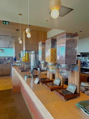 Desayuno buffet todos los días (con cargo)