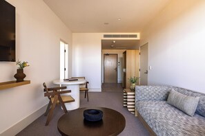1 bedroom, blackout drapes, iron/ironing board, free WiFi
