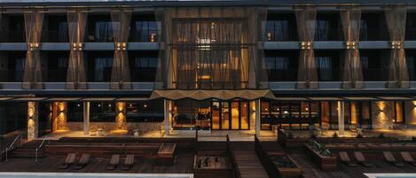 Standard Room, Multiple Beds, Pool View | Blackout drapes, iron/ironing board, free WiFi, bed sheets