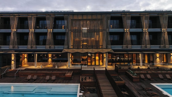 Camera Standard, letti multipli, vista piscina | Tende oscuranti, ferro/asse da stiro, Wi-Fi gratuito, lenzuola