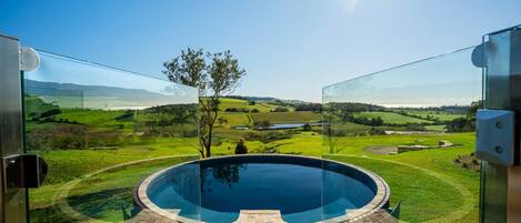 Et oppvarmet basseng