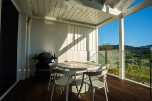 Outdoor dining - Luxury Coastal Vineyard Escape | Flame Vista | Crooked River Estate (Gerringong)