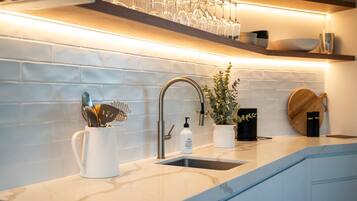 Réfrigérateur, plaque de cuisson