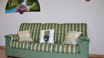 Villa | Wohnbereich | 32-Zoll-Flachbildfernseher mit Digitalempfang